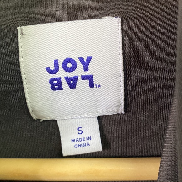 Cropped Athletic Top - Picture 2 of 3